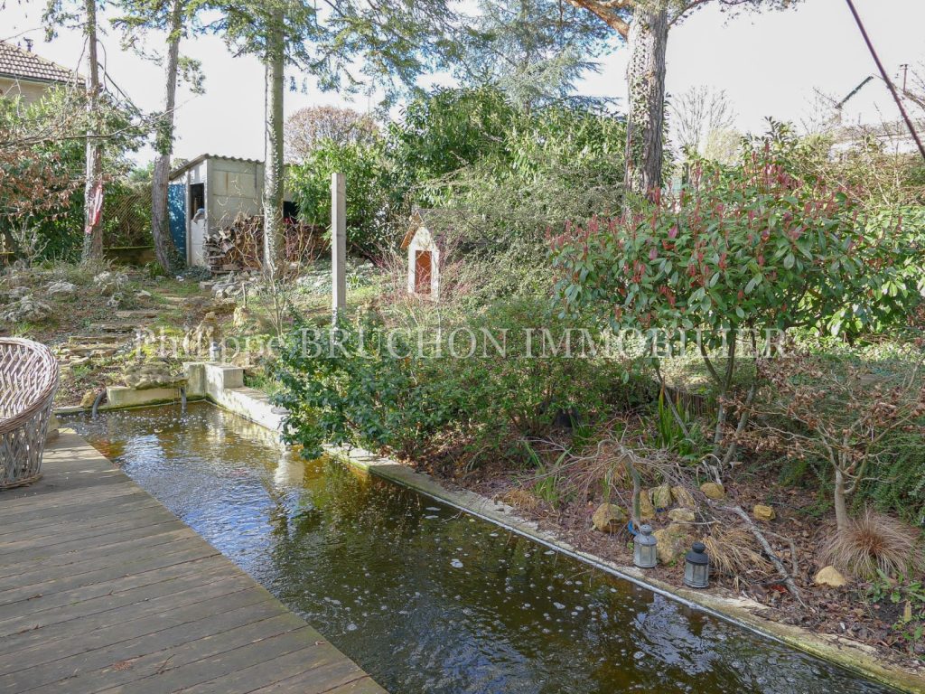 maison-jardin-bassin-japonais-auxerre